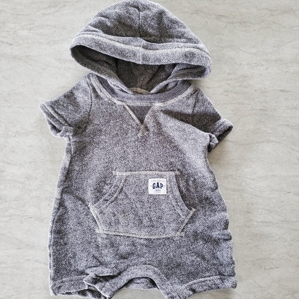 Baby Gap Hooded Terry Cloth Onesie Size 0-3 Months